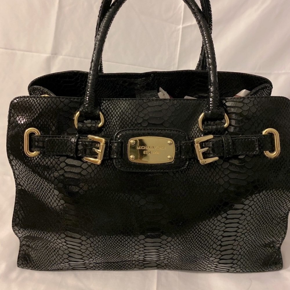 Michael kors bundle hand bag and wallet